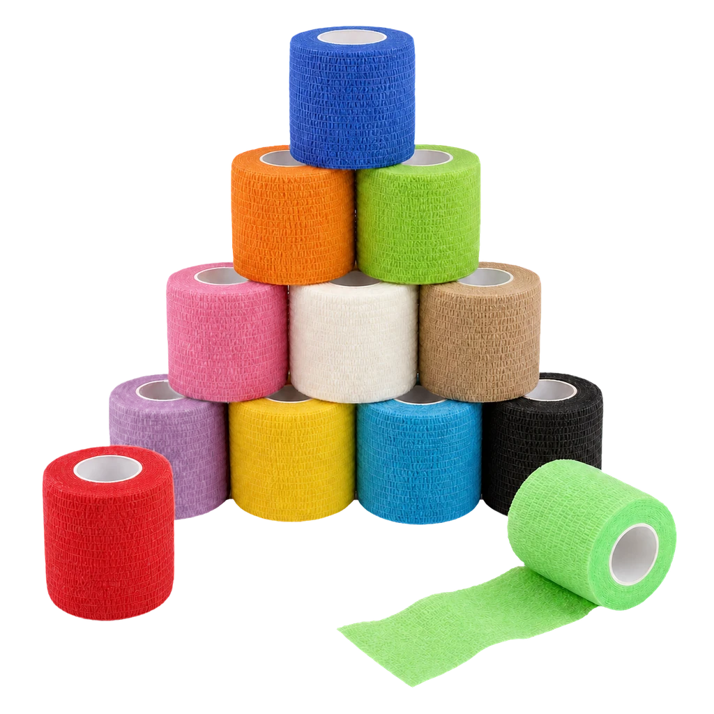 Dodici bende elastiche coesive ColorColar in colori assortiti, disposte a piramide con un rotolo verde aperto